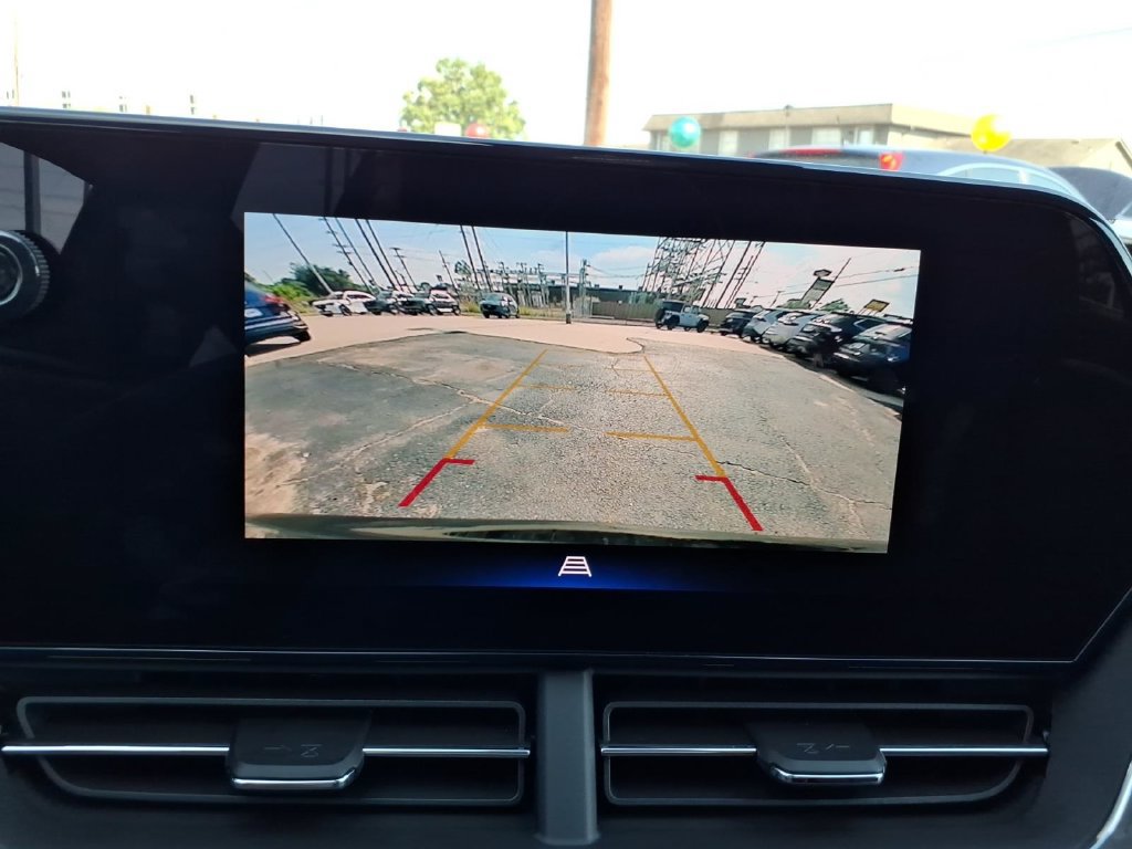 Used 2025 Chevrolet Trax LT w/ LT Convenience Package FWD image 35