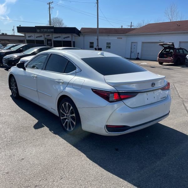 Used 2020 Lexus ES 300h w/ Premium Package image 5