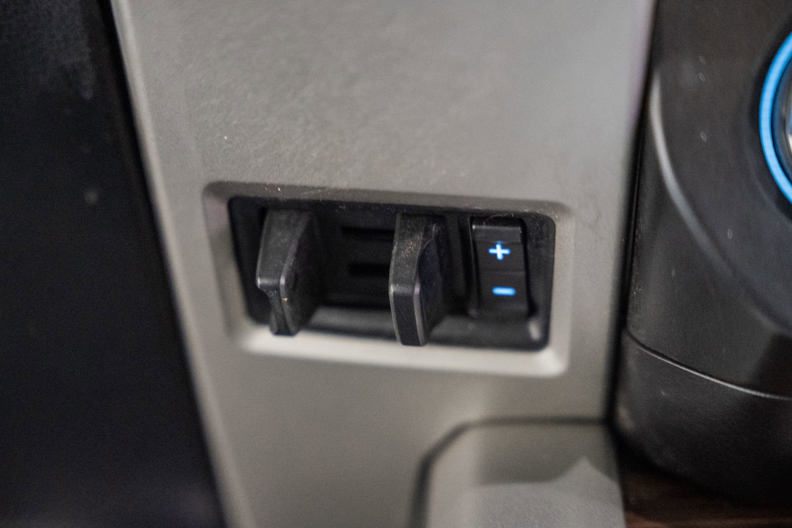 Used 2015 Ford F150 Lariat w/ Equipment Group 501A Mid image 33