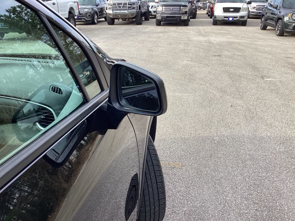 Used 2021 Chevrolet Trax LT w/ Premium Seat Package image 24