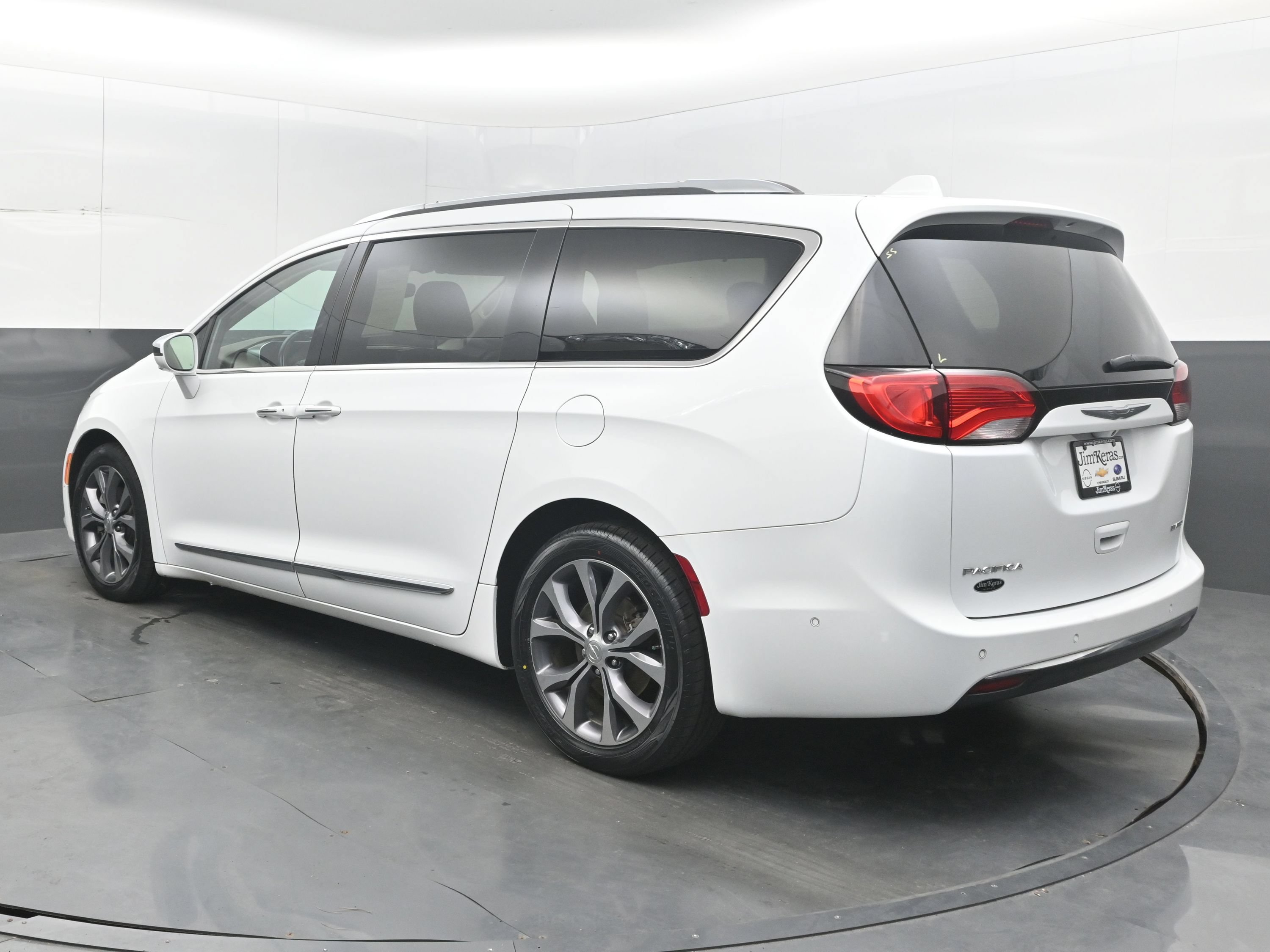 Used 2017 Chrysler Pacifica Limited FWD image 6