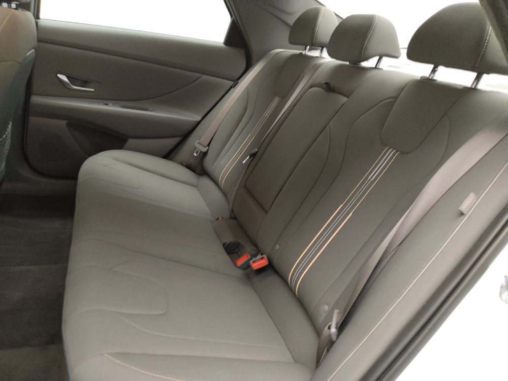 Used 2025 Hyundai Elantra SEL FWD image 18