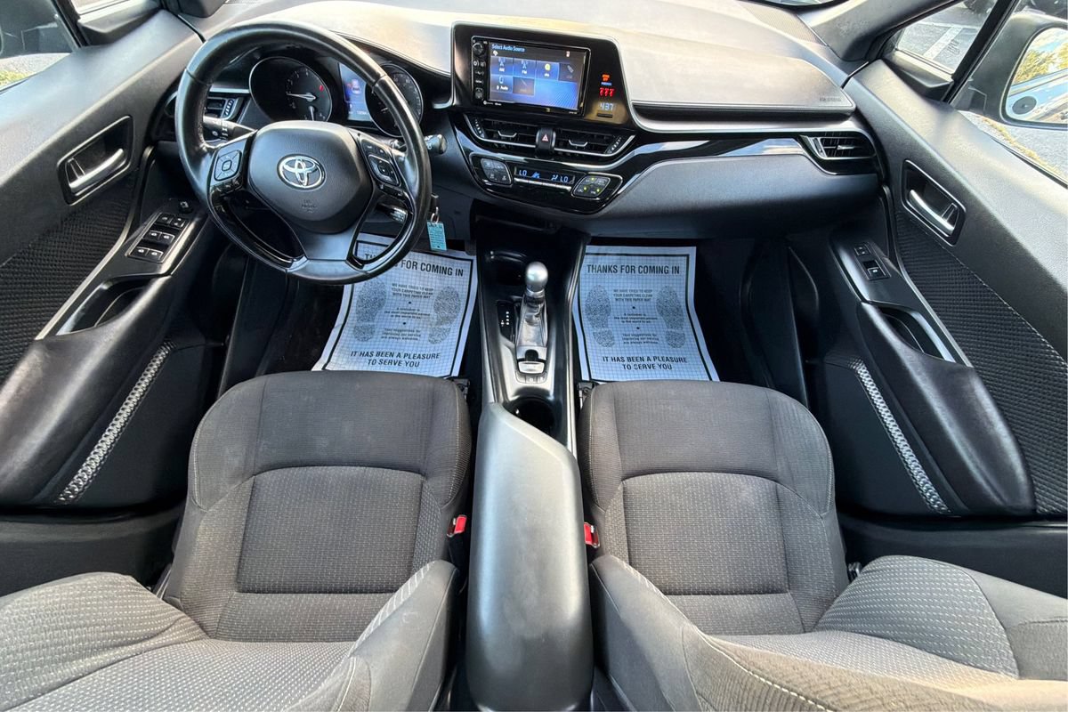 Used 2018 Toyota C-HR XLE FWD image 14