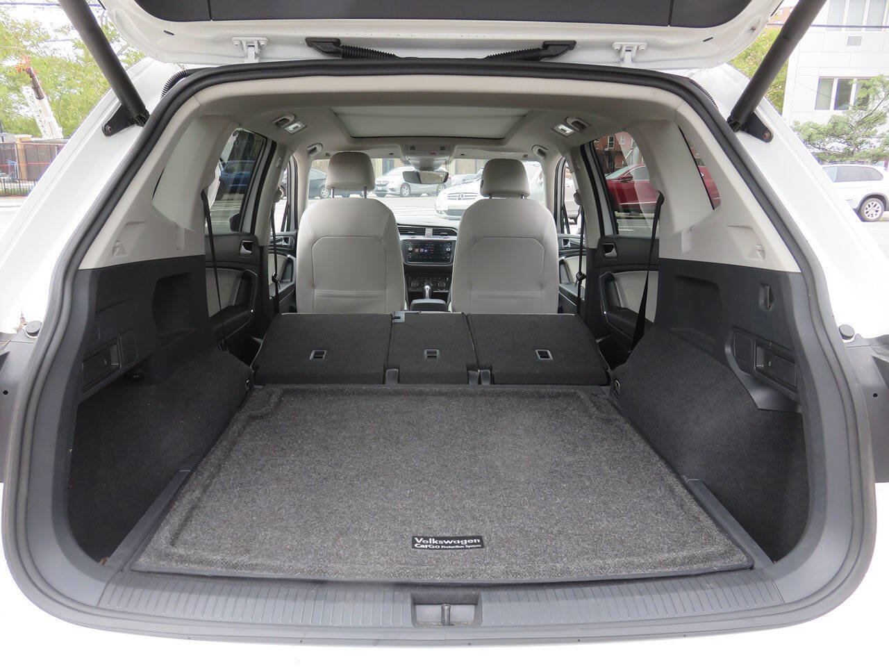 Used 2018 Volkswagen Tiguan SEL Premium AWD/4WD image 25