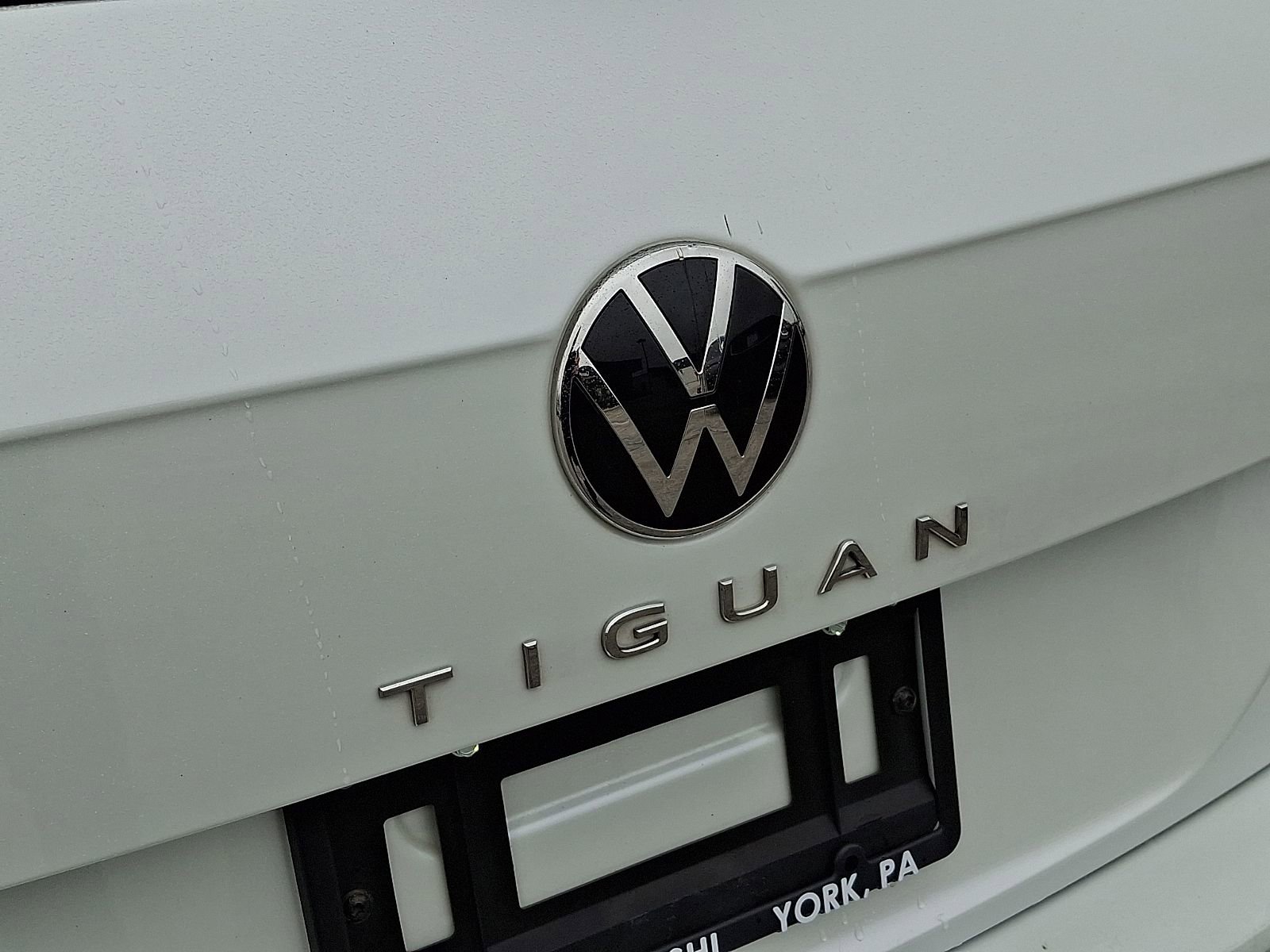 Used 2022 Volkswagen Tiguan SE R-Line image 32