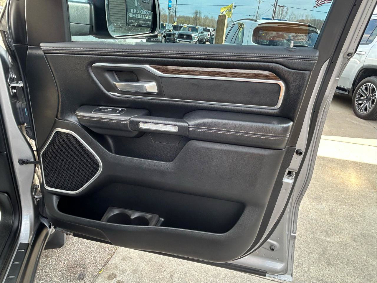 Used 2019 RAM 1500 Laramie AWD/4WD image 16