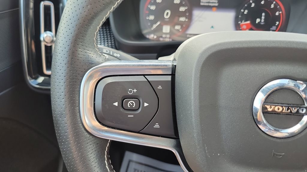 Used 2021 Volvo XC40 T5 R-Design w/ Advanced Package image 25