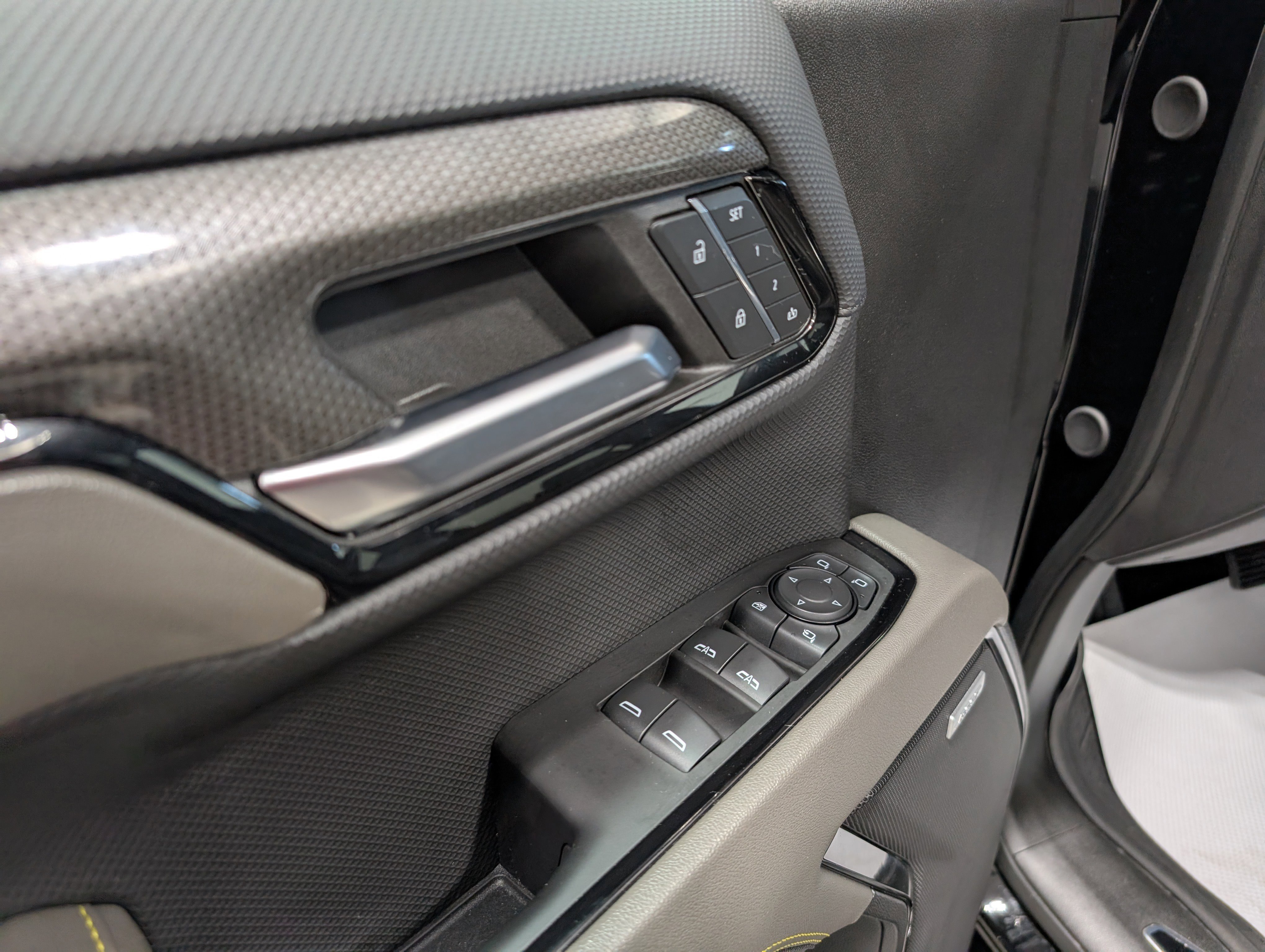 Used 2024 Chevrolet Silverado 1500 ZR2 w/ Technology Package image 17