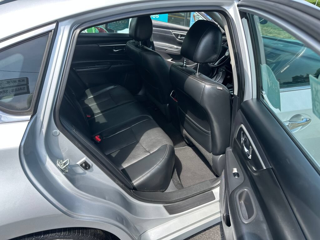 Used 2017 Nissan Altima 2.5 SL w/ Moonroof Package FWD image 17