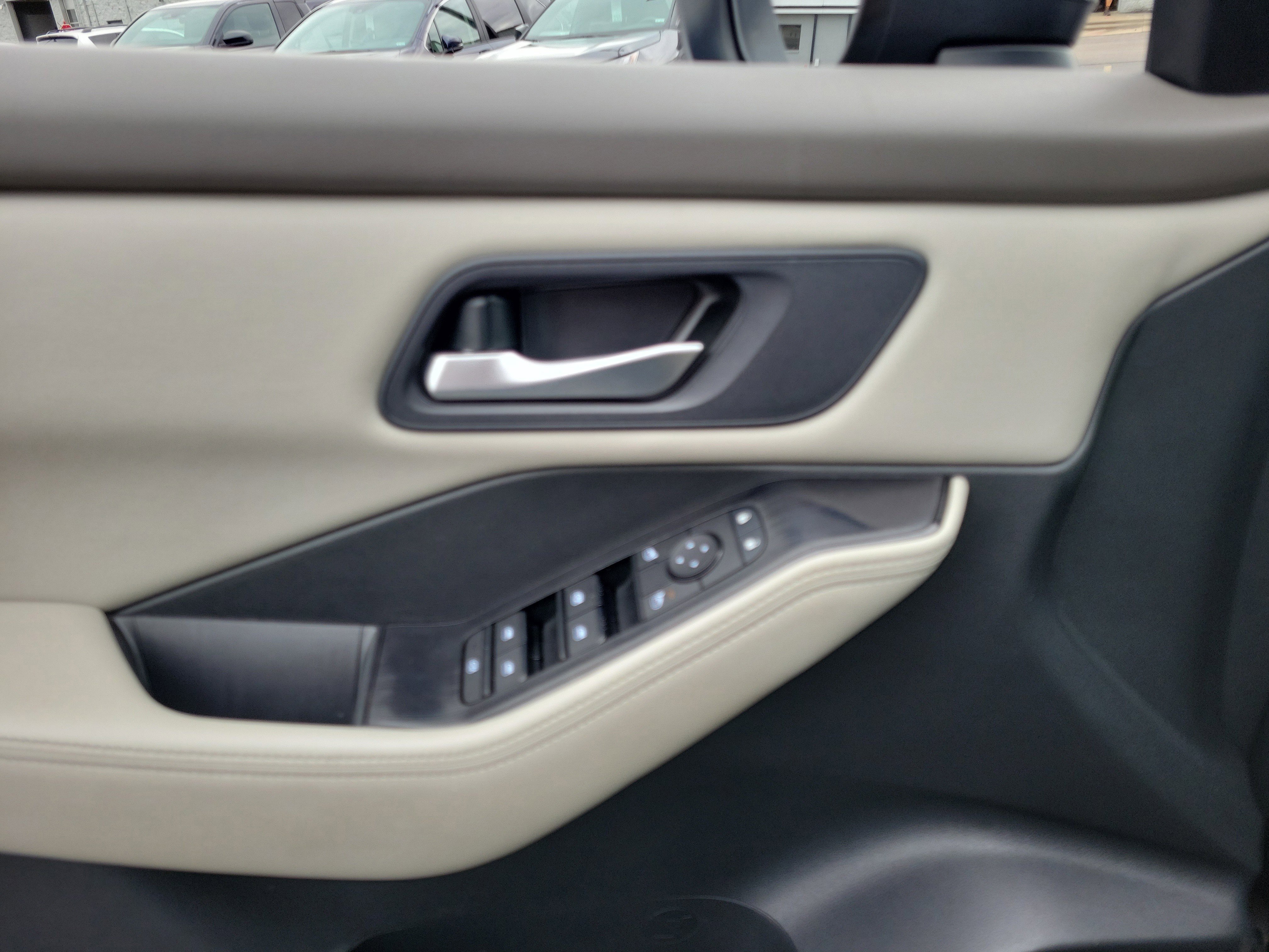 Used 2025 Nissan Rogue SV FWD image 17