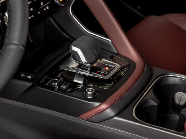 New 2024 Jaguar E-PACE R-Dynamic SE AWD/4WD image 16