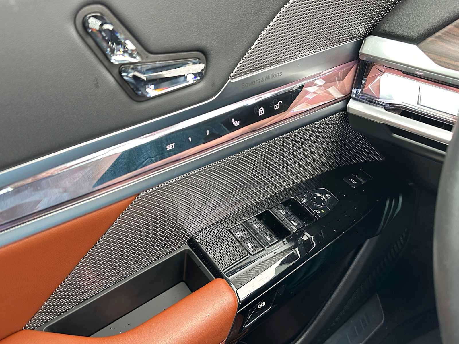 Used 2023 BMW 760i xDrive image 37