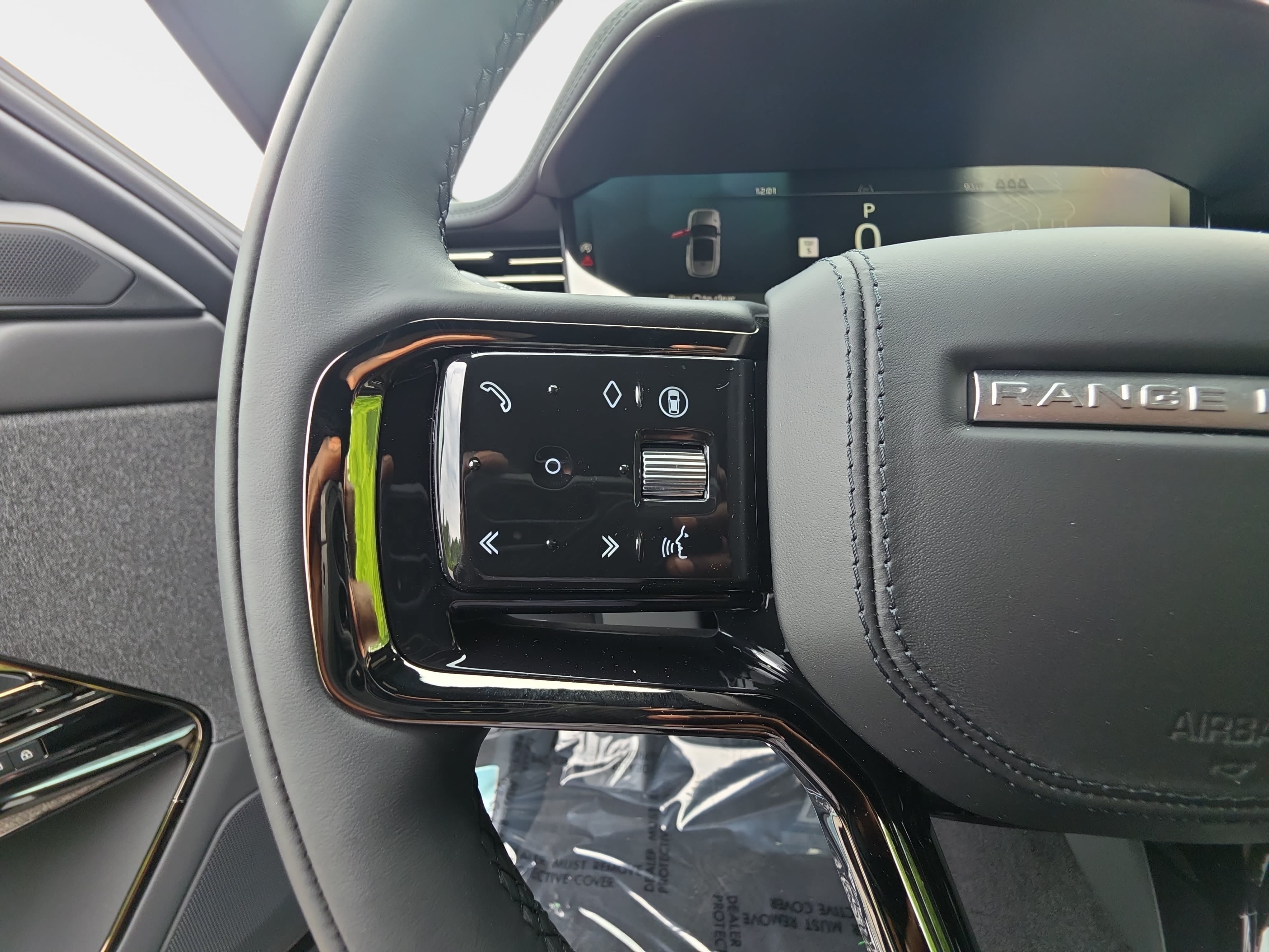 New 2026 Land Rover Range Rover Sport Dynamic SE AWD/4WD image 17