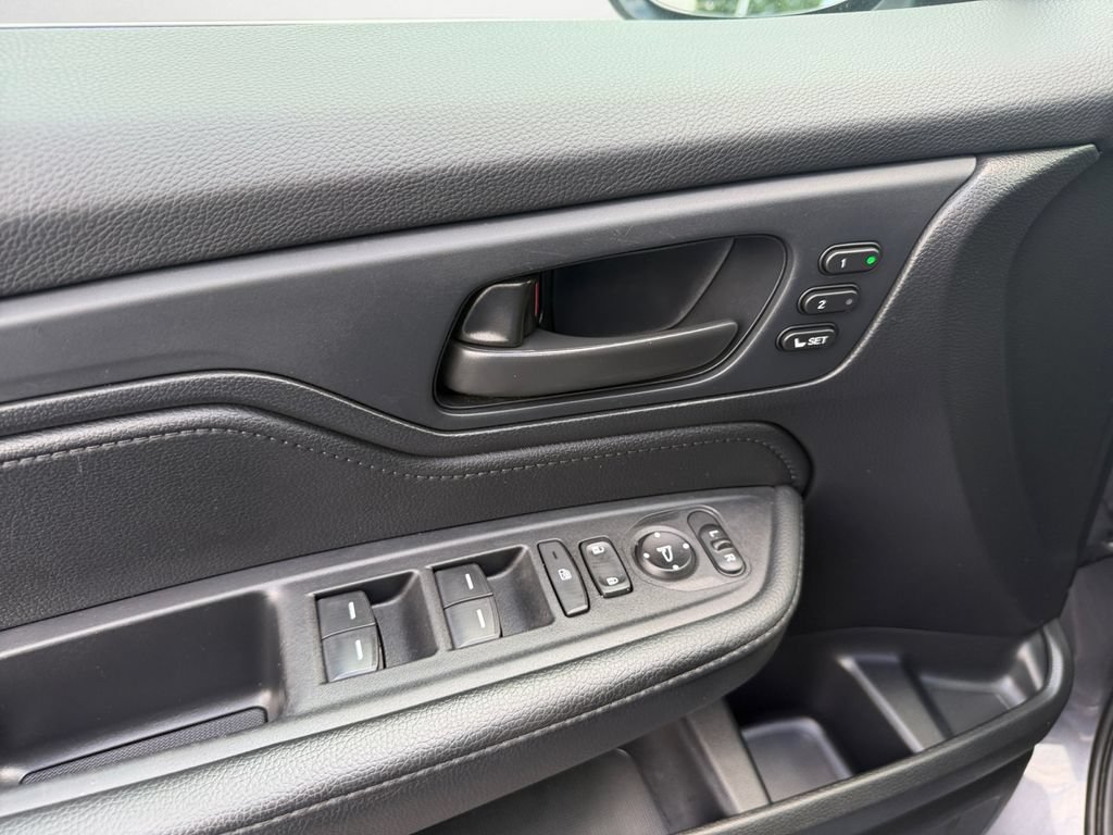 Used 2025 Honda Odyssey EX-L image 23