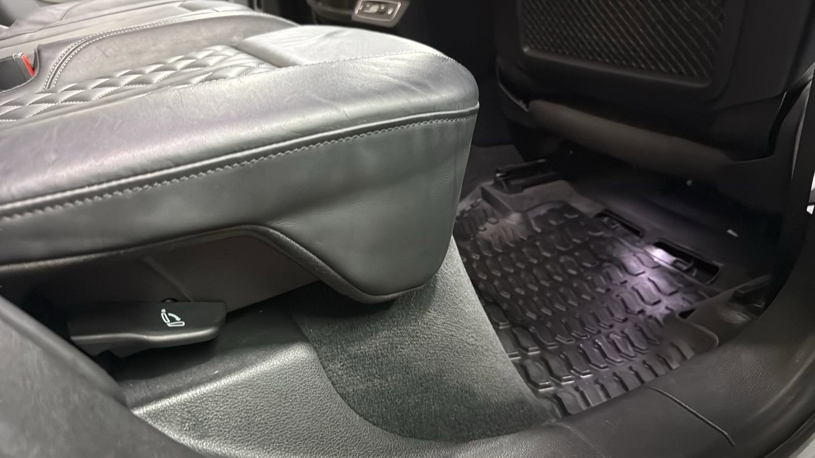 Used 2023 Audi SQ5 Prestige image 27