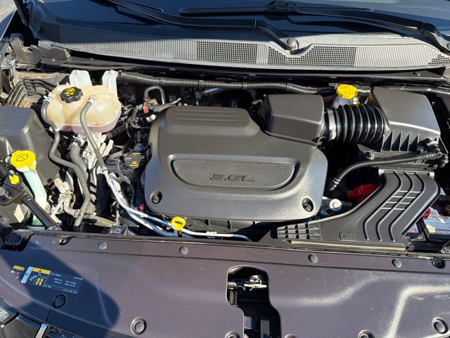 Used 2024 Chrysler Pacifica Touring-L FWD image 40