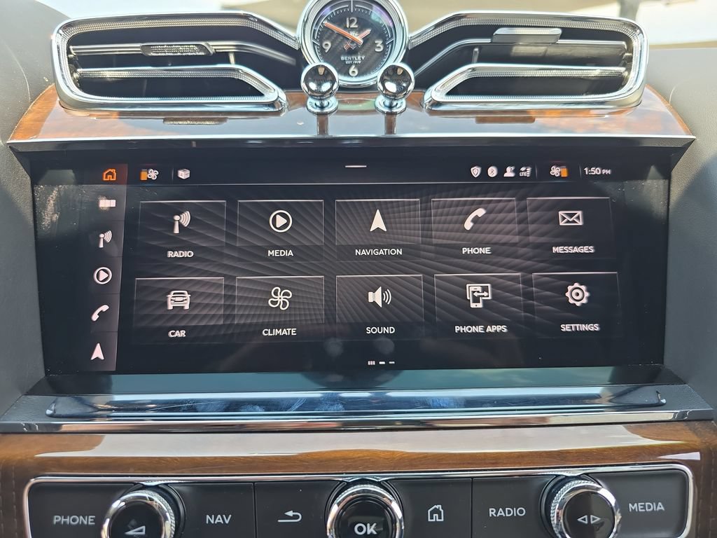 Used 2021 Bentley Bentayga AWD/4WD image 24