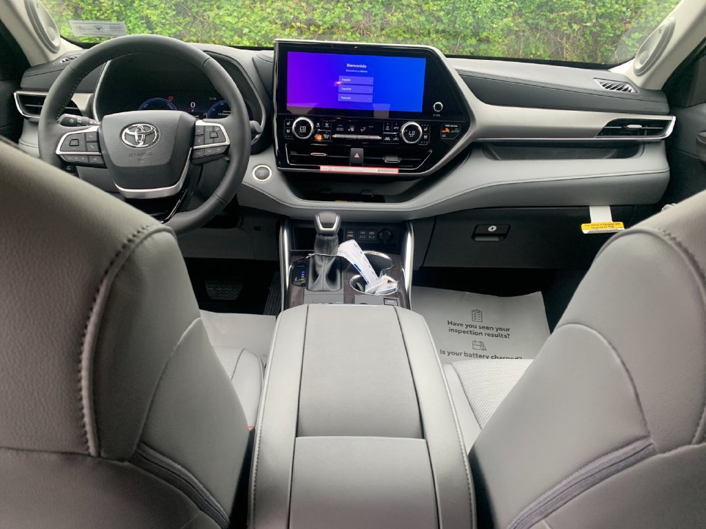 New 2026 Toyota Highlander Limited AWD/4WD image 15