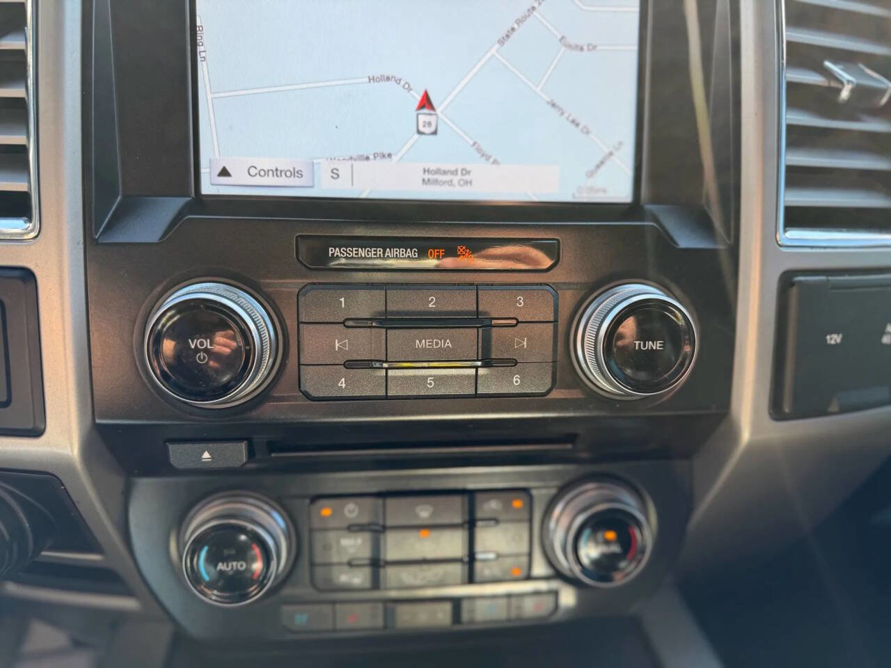 Used 2016 Ford F150 Lariat w/ Equipment Group 502A Luxury image 49