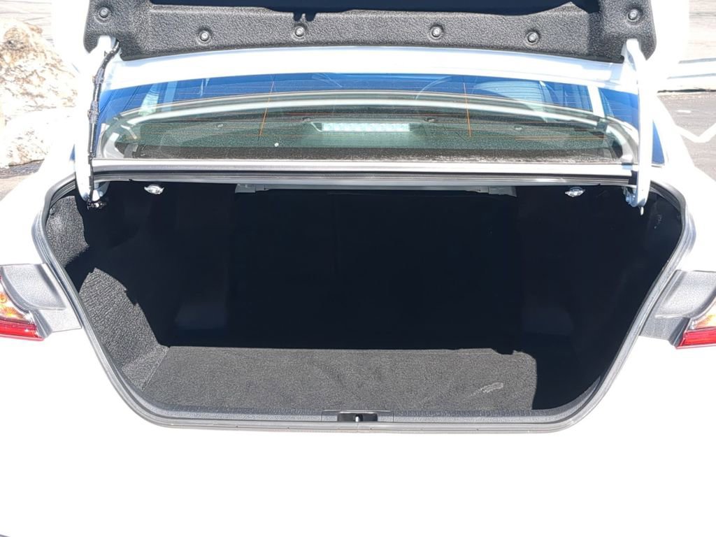 Used 2025 Toyota Camry SE image 29