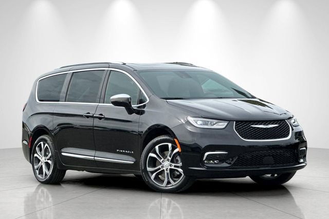 New 2026 Chrysler Pacifica Pinnacle w/ Trailer Tow Group AWD/4WD image 2