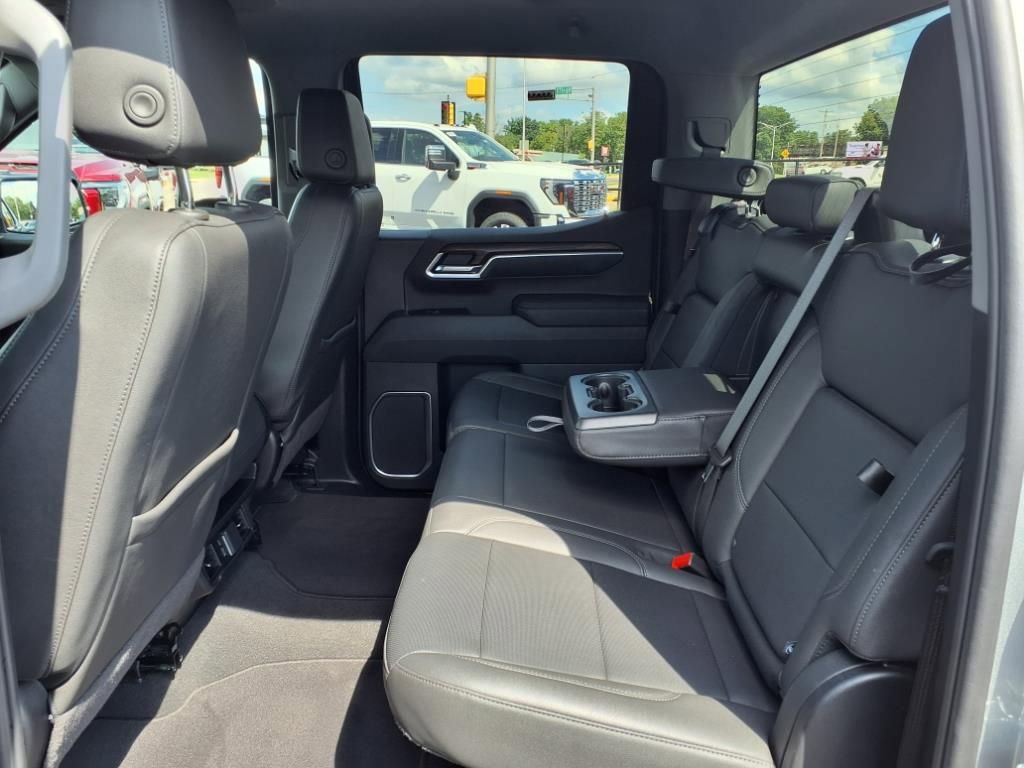 Used 2025 GMC Sierra 1500 SLT image 7