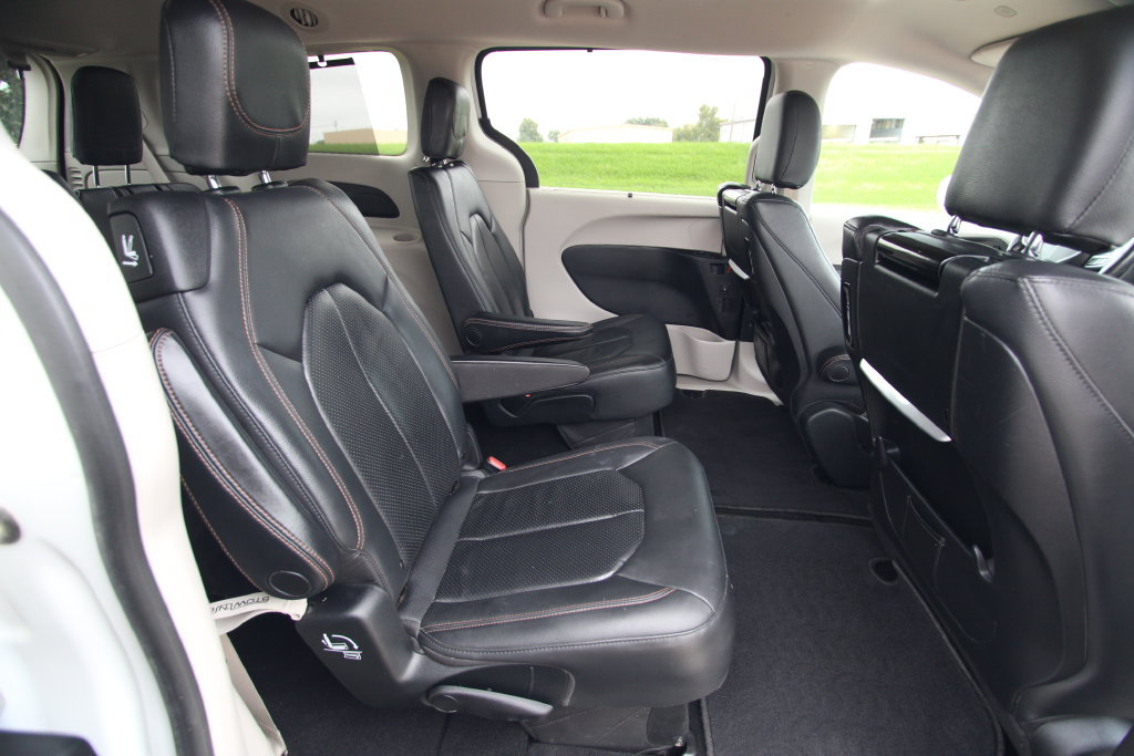 Used 2020 Chrysler Pacifica Touring-L Plus FWD image 9