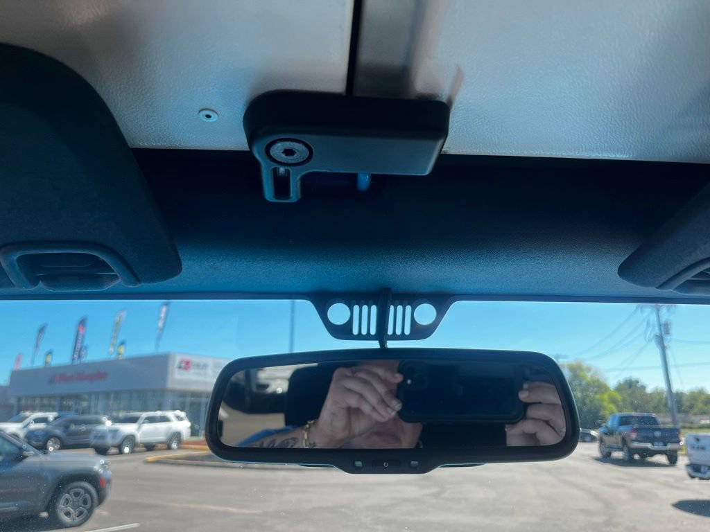 Used 2018 Jeep Wrangler Rubicon w/ Power Convenience Group image 19