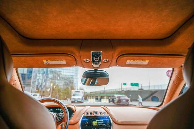 Used 2021 Aston Martin DBX image 35