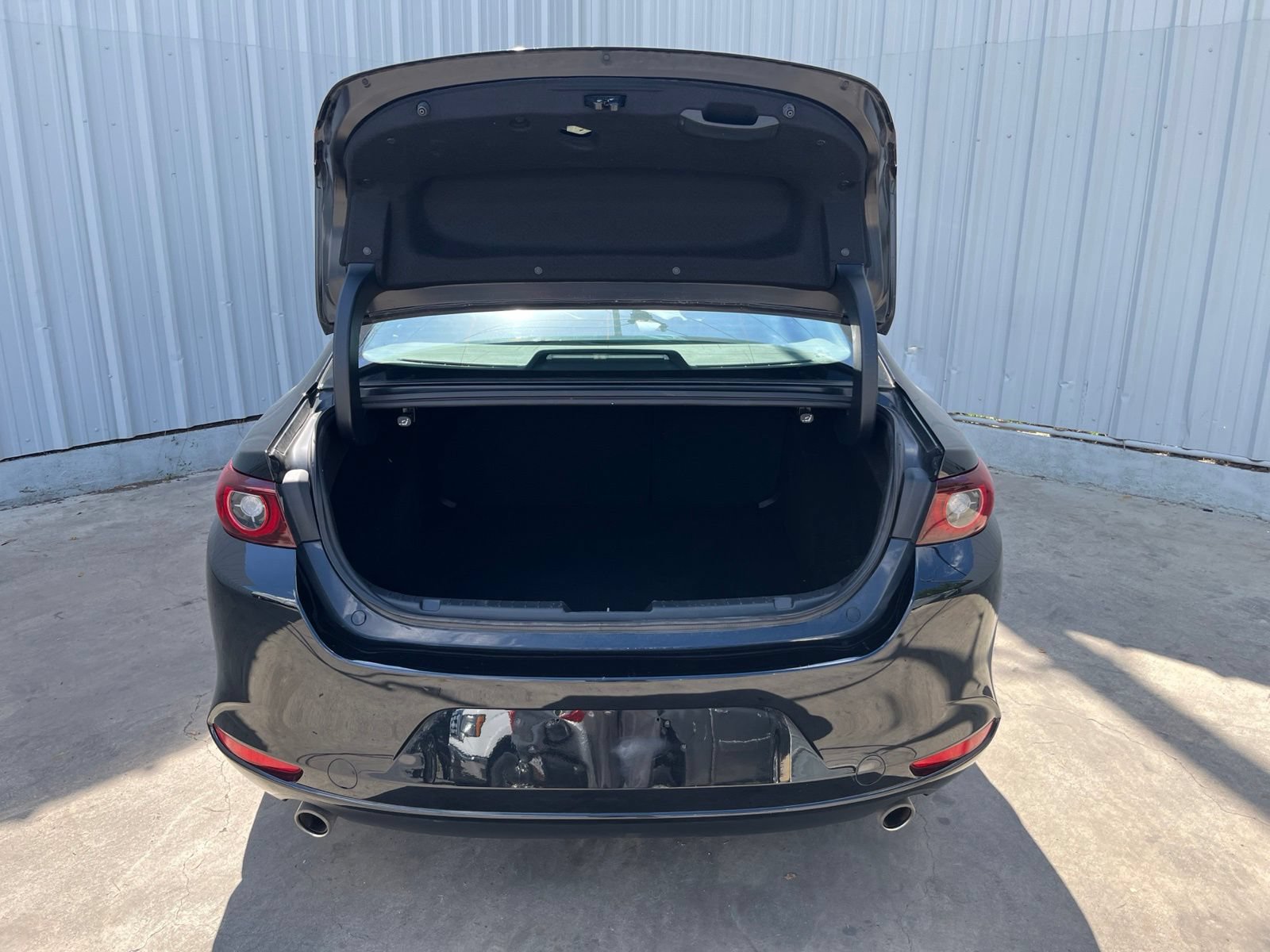 Used 2023 MAZDA MAZDA3 s FWD image 9