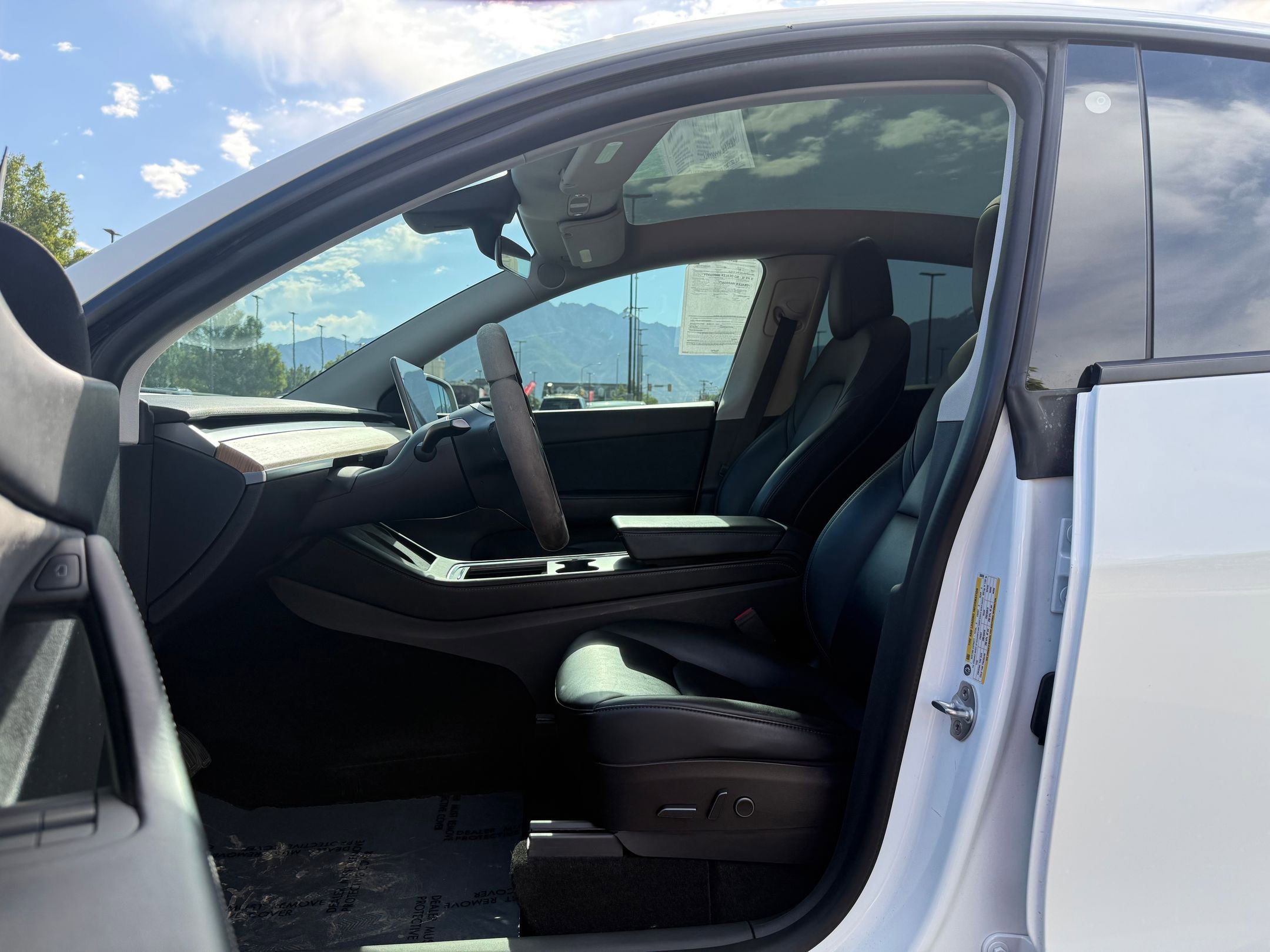 Used 2022 Tesla Model Y Long Range AWD/4WD image 12