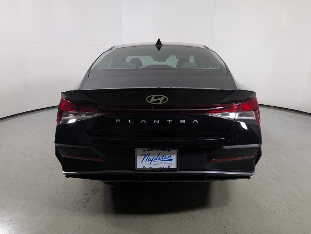 New 2026 Hyundai Elantra SE FWD image 6