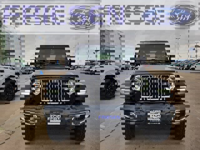 Used 2020 Jeep Wrangler Unlimited Sahara image 2