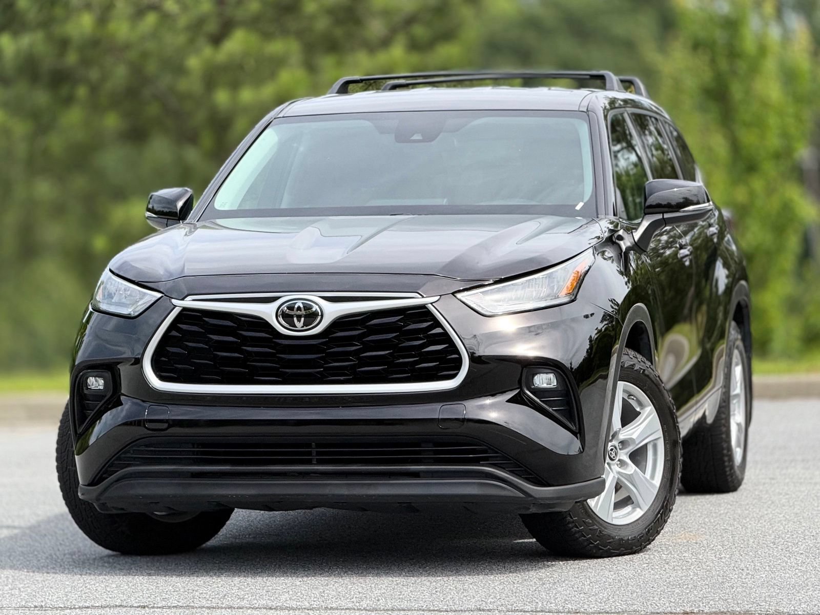 Used 2020 Toyota Highlander LE AWD/4WD image 2
