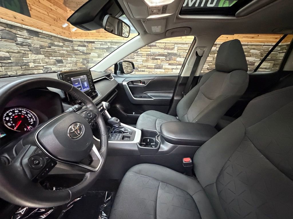 Used 2022 Toyota RAV4 XLE w/ Convenience Package image 11