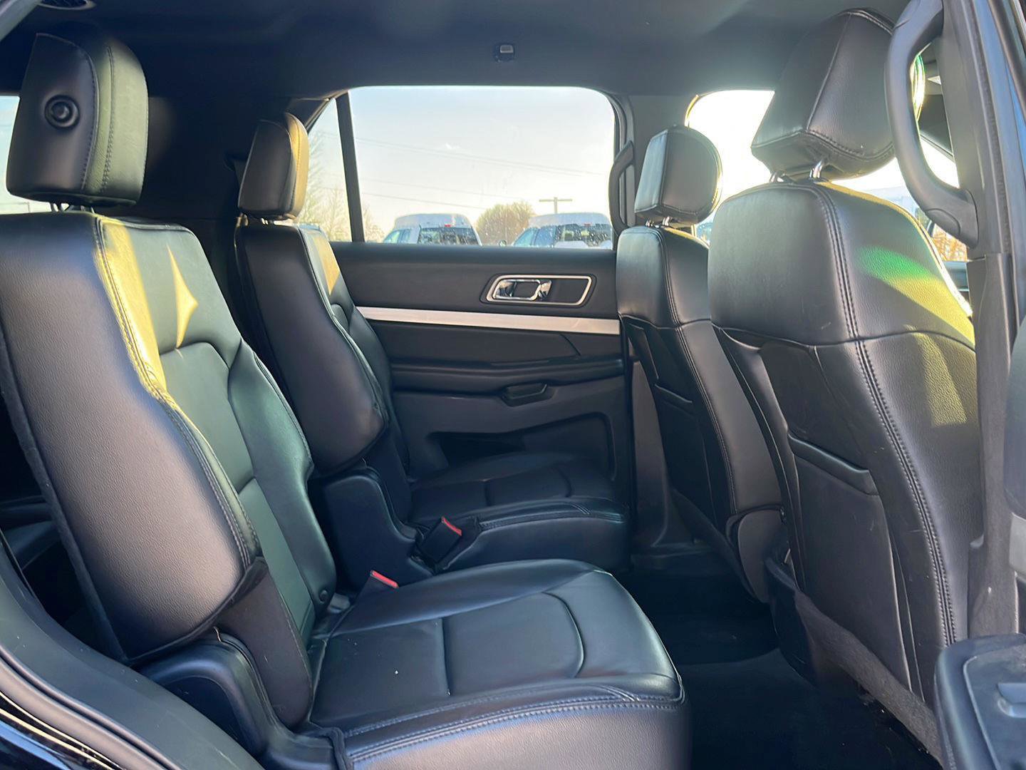 Used 2016 Ford Explorer XLT w/ Equipment Group 202A image 28