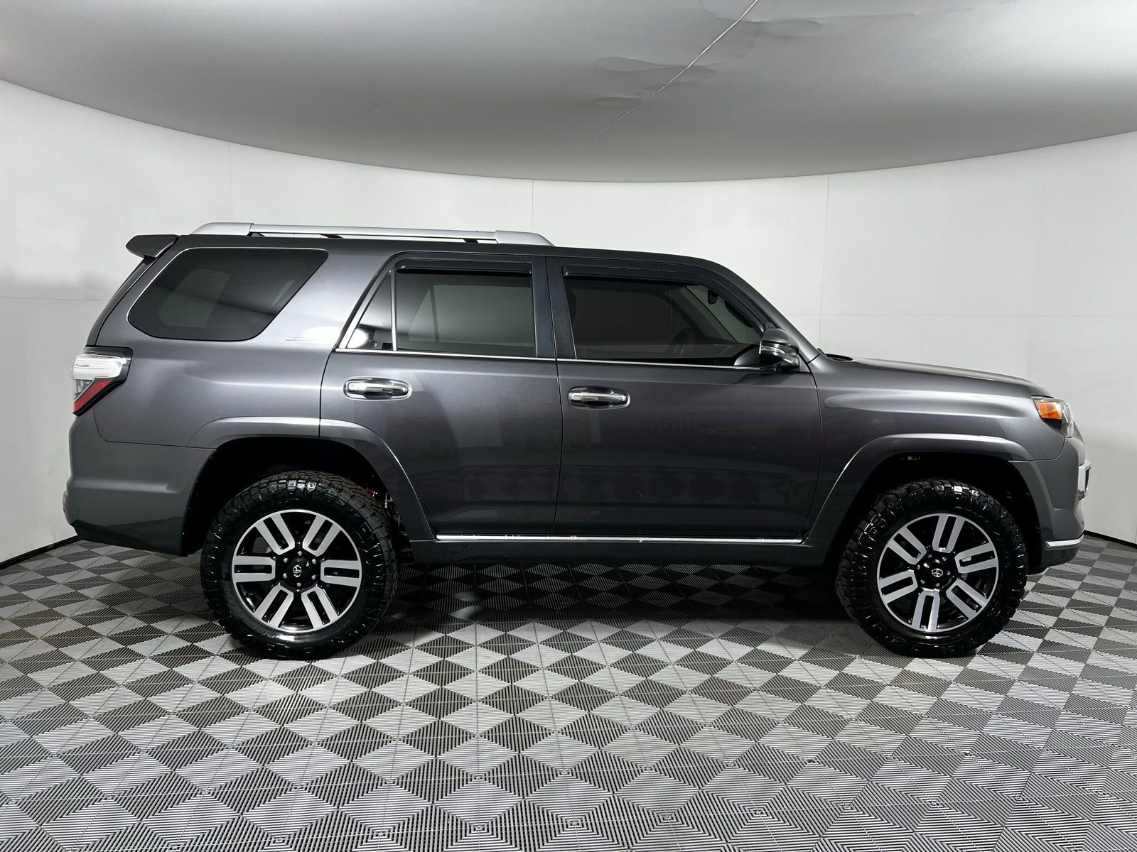Used 2022 Toyota 4Runner Limited image 4
