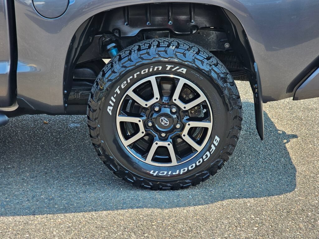 Used 2019 Toyota Tundra Limited w/ Limited Premium Package AWD/4WD image 9
