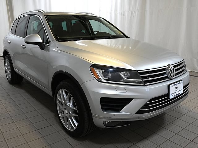 Used 2017 Volkswagen Touareg Sport AWD/4WD image 16
