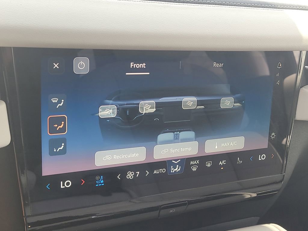 Used 2026 Lincoln Navigator Premiere AWD/4WD image 25