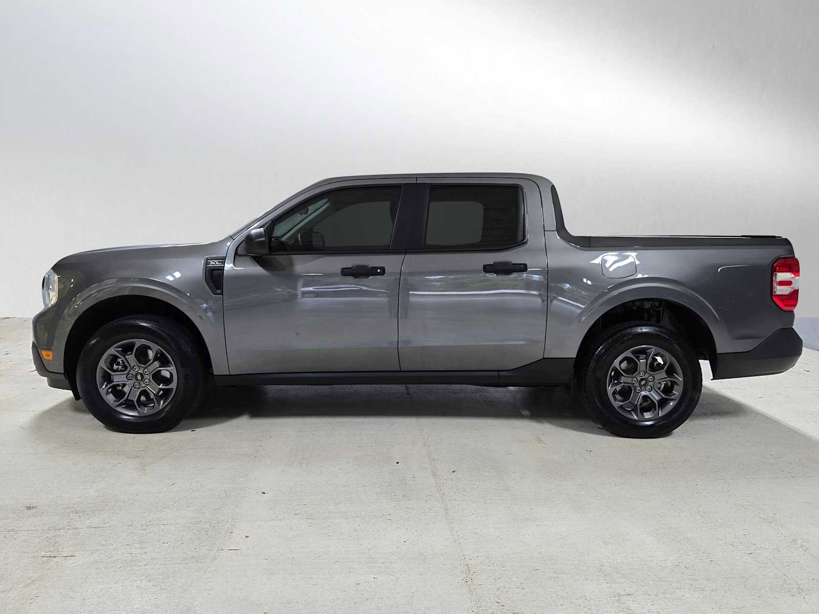 Used 2023 Ford Maverick XL image 6