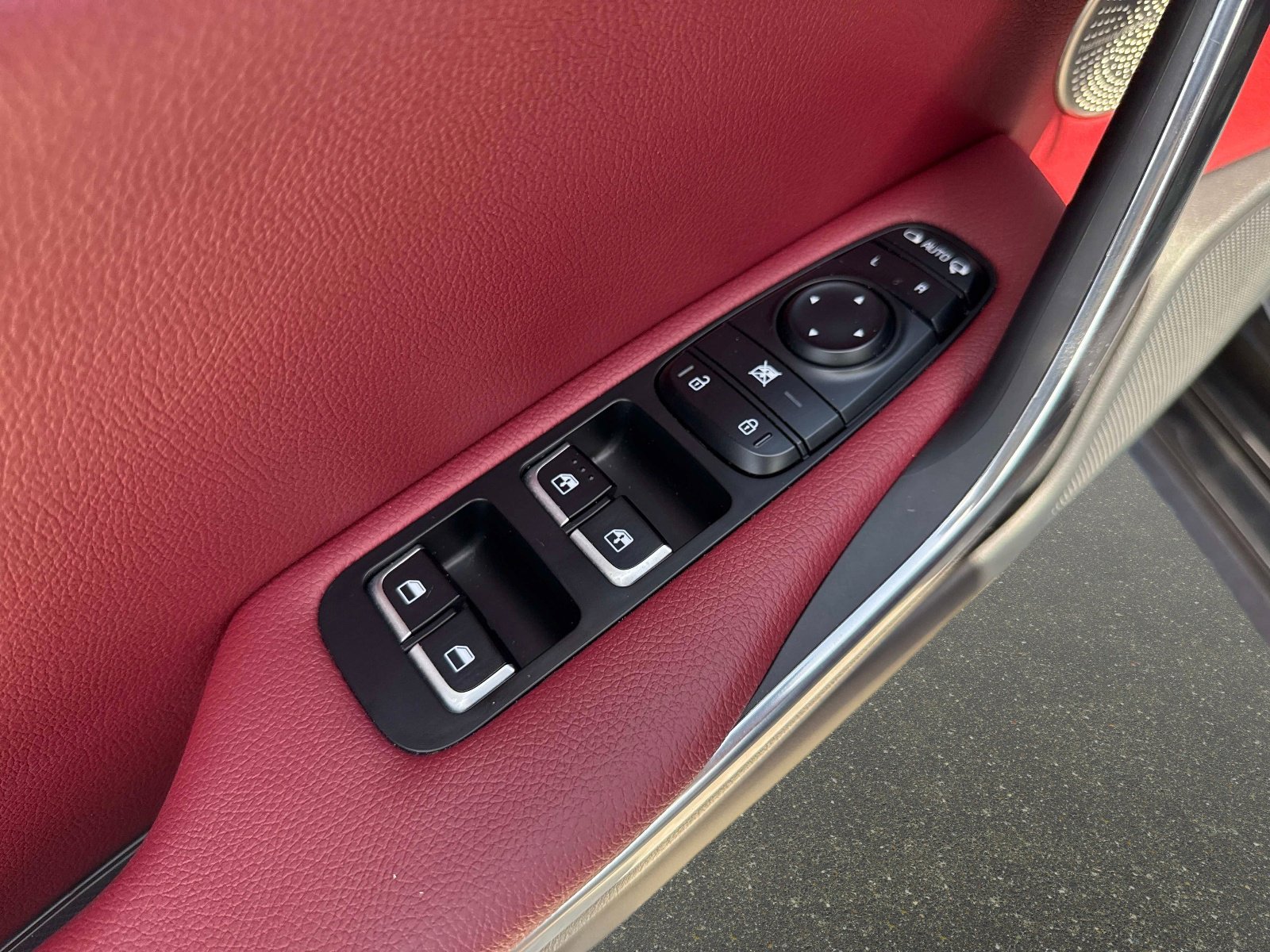 Used 2023 Kia Stinger GT-Line w/ Sun & Sound Package image 17