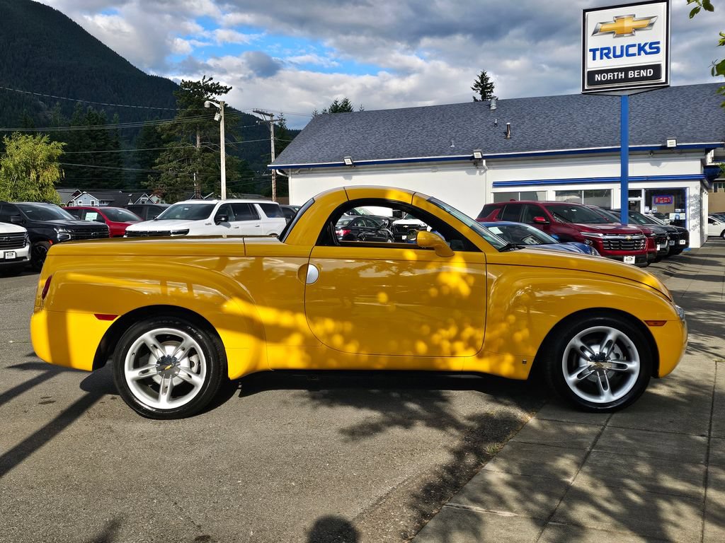 Used 2006 Chevrolet SSR w/ Preferred Equipment Group RWD image 6