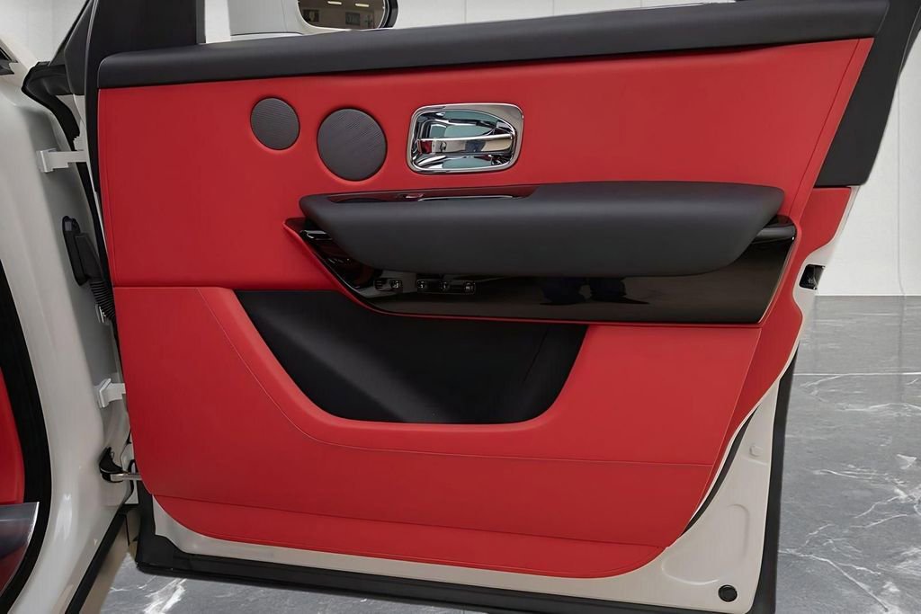 Used 2023 Rolls-Royce Cullinan image 33