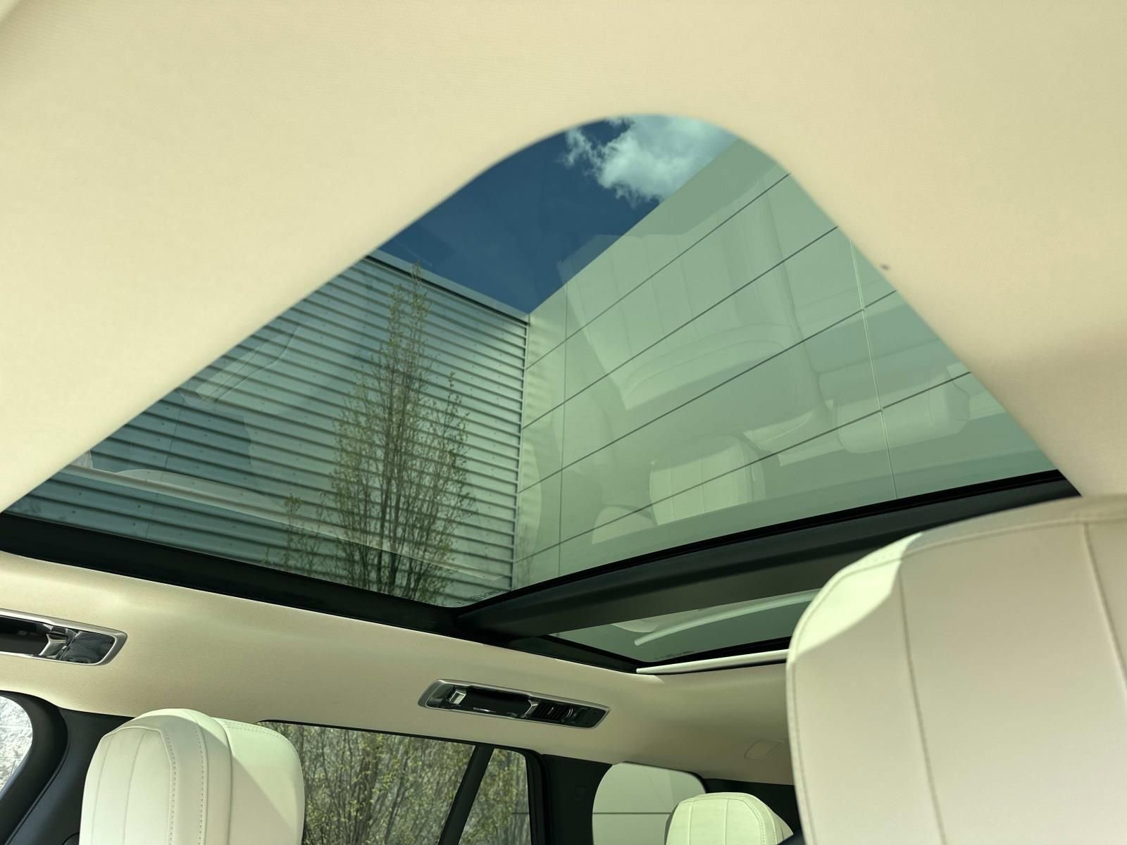 New 2026 Land Rover Range Rover SE AWD/4WD image 18