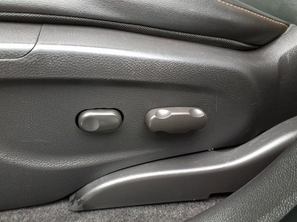 Used 2021 Chevrolet Trax LT w/ Premium Seat Package image 25