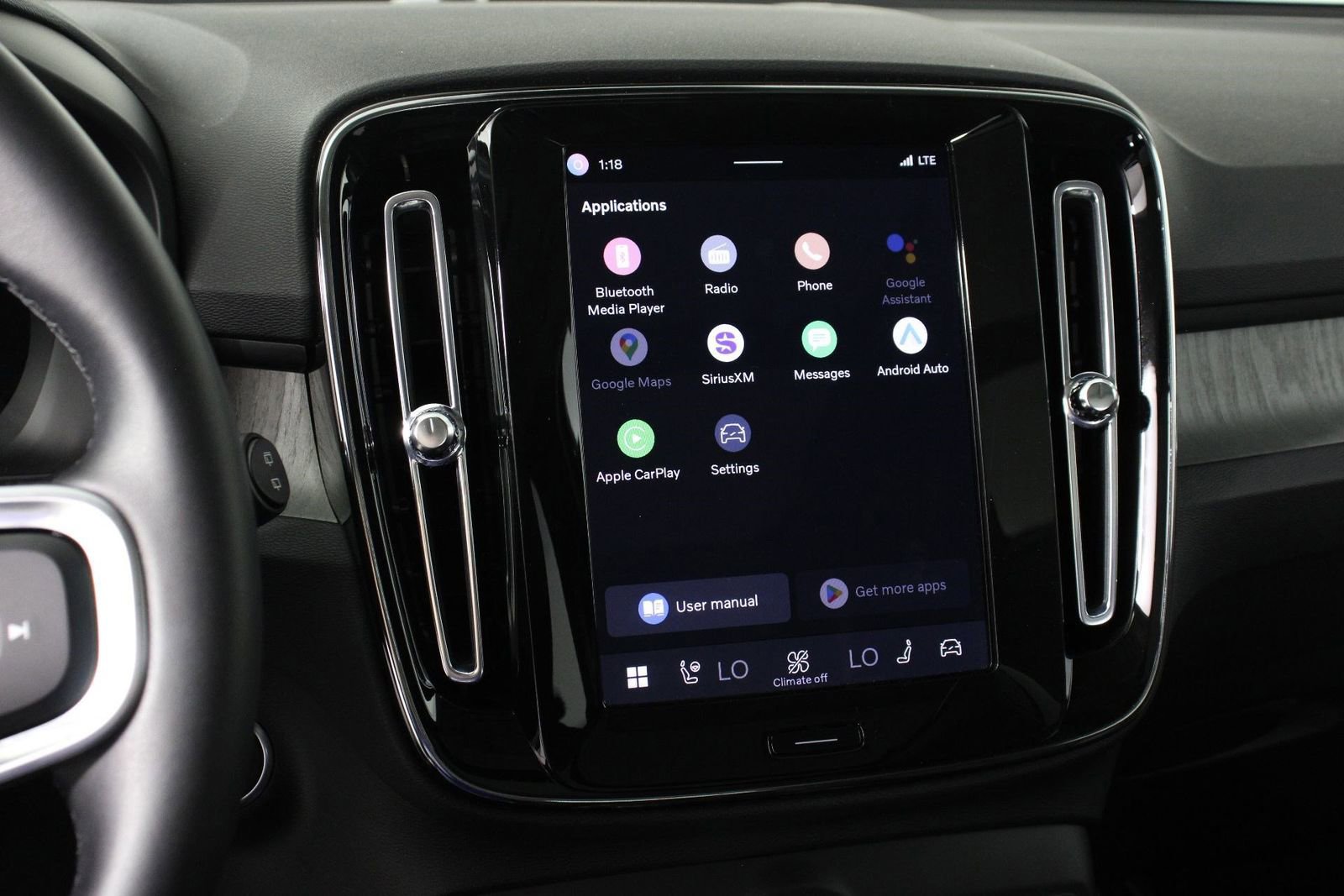 Certified 2025 Volvo XC40 B5 Plus image 9