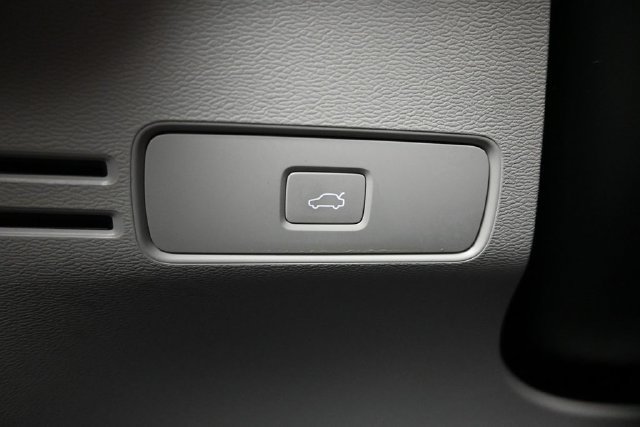 Used 2023 Volvo XC40 B5 Ultimate w/ Climate Package AWD/4WD image 27