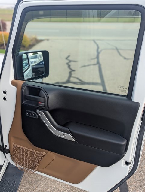 Used 2016 Jeep Wrangler Unlimited Sahara w/ Connectivity Group image 5