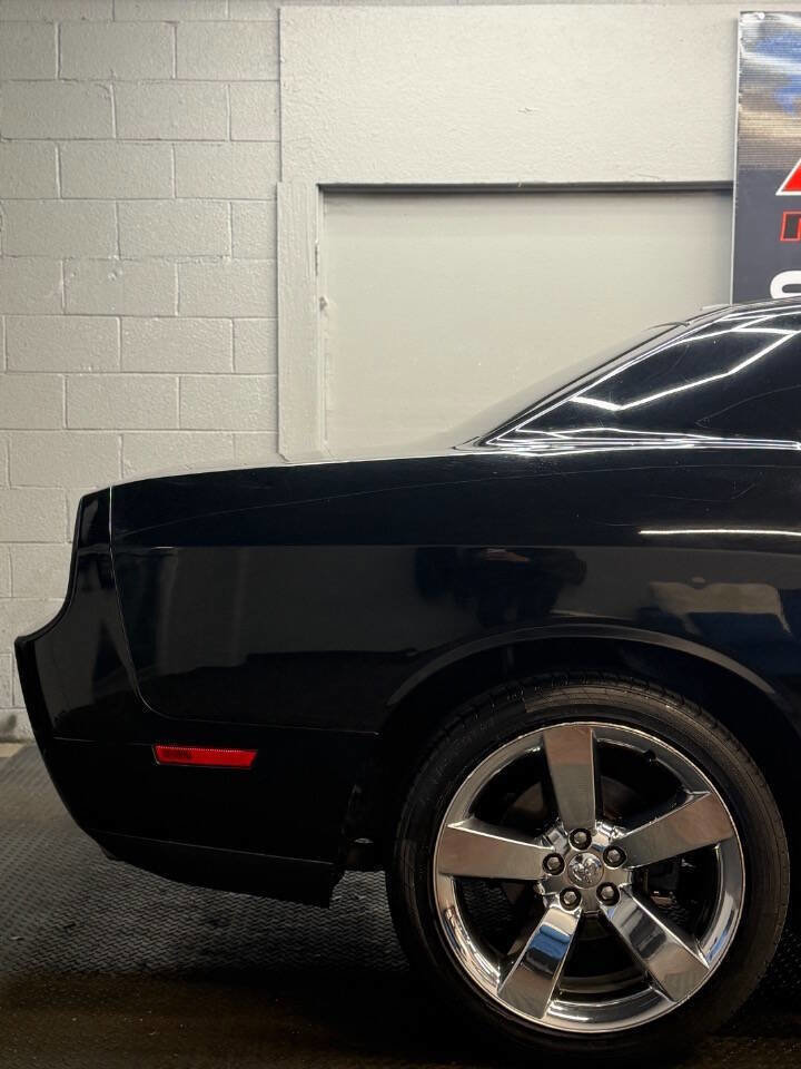 Used 2013 Dodge Challenger SXT image 5